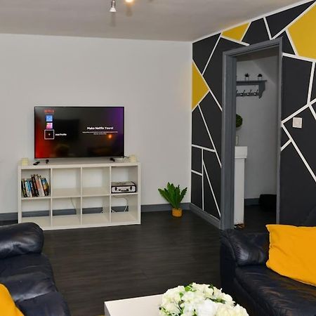 Perfect For Contractors, Tvs In Every Bedroom Craigavon Екстер'єр фото