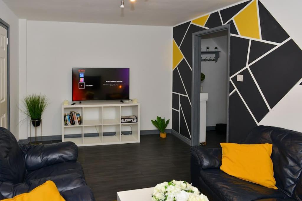 Perfect For Contractors, Tvs In Every Bedroom Craigavon Екстер'єр фото