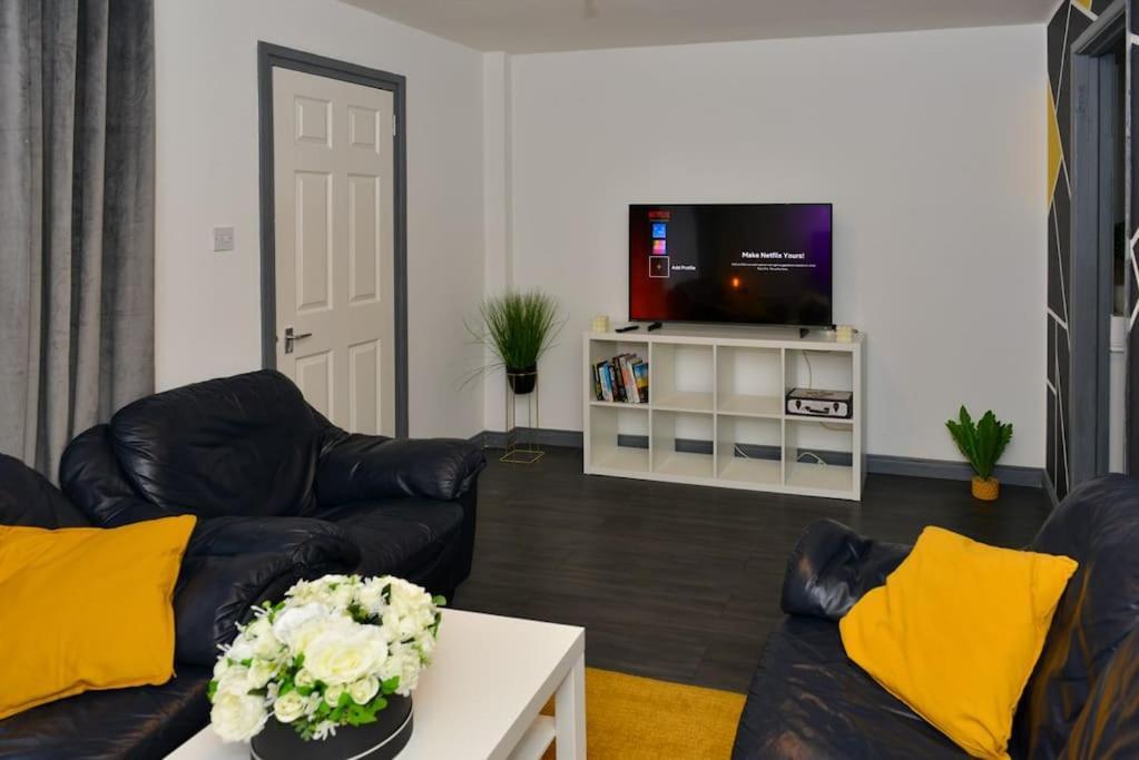 Perfect For Contractors, Tvs In Every Bedroom Craigavon Екстер'єр фото